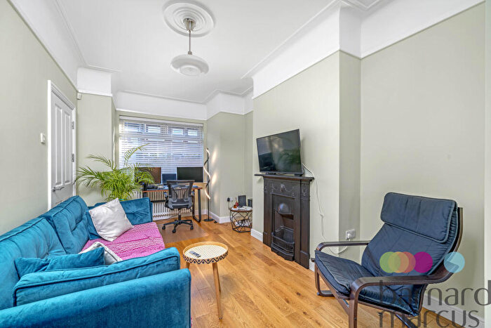 2 Bedroom House To Rent In Marne Avenue, London, N11