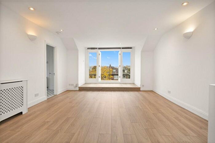 2 Bedroom Flat To Rent In Belsize Park Gardens, Belsize Park, NW3