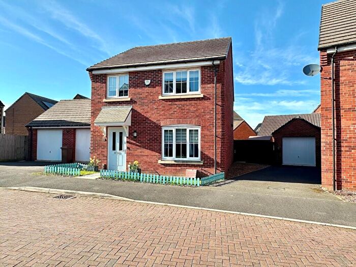4 Bedroom Detached House For Sale In Harlequin Close, Pineham Village, Northampton, NN4