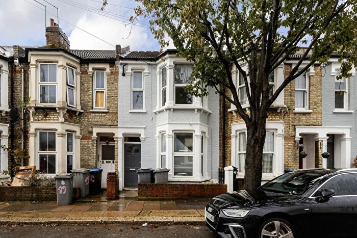 2 Bedroom Flat To Rent In College Road, London, NW10