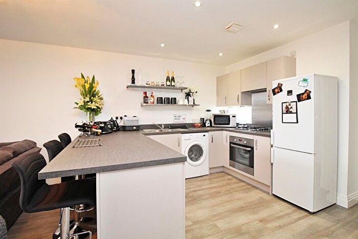 2 Bedroom Flat To Rent In Horizon Place, Studio Way, Borehamwood, WD6