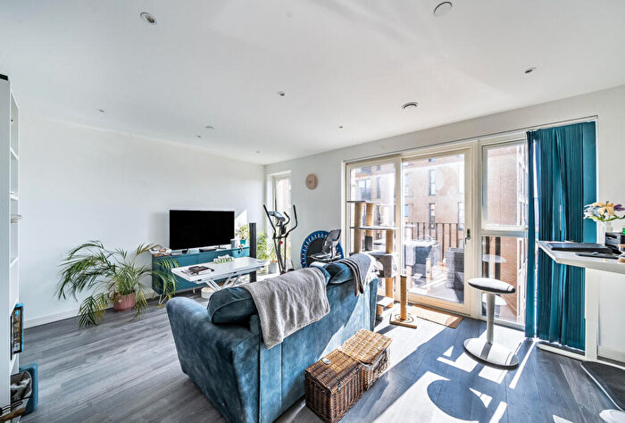 1 Bedroom Apartment For Sale In Moorhen Drive, London, NW9