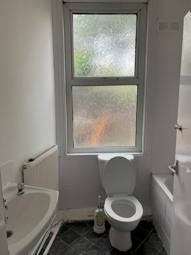 1 Bedroom Flat To Rent In Essex Road, Barking, IG11