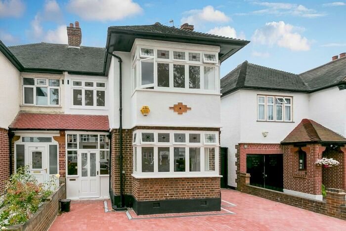 5 Bedroom Semi-Detached House To Rent In Poplar Walk London, SE24