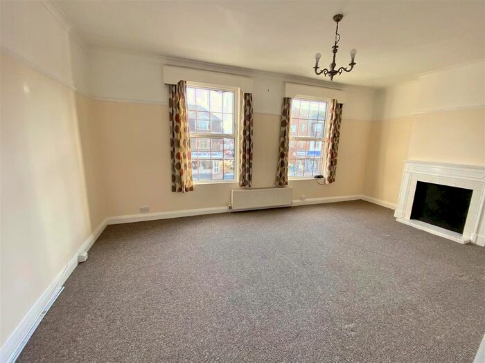 4 Bedroom Maisonette To Rent In The Broadway, Darkes Lane, Potters Bar, EN6