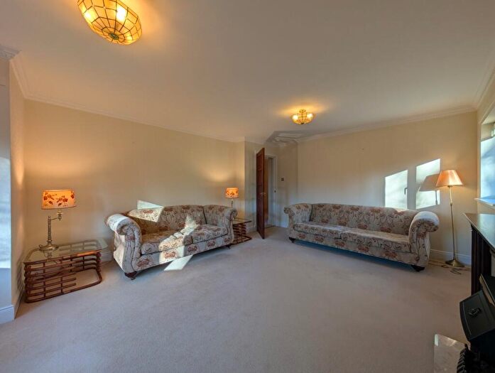 2 Bedroom Flat To Rent In Cramond Road North, Edinburgh, EH4