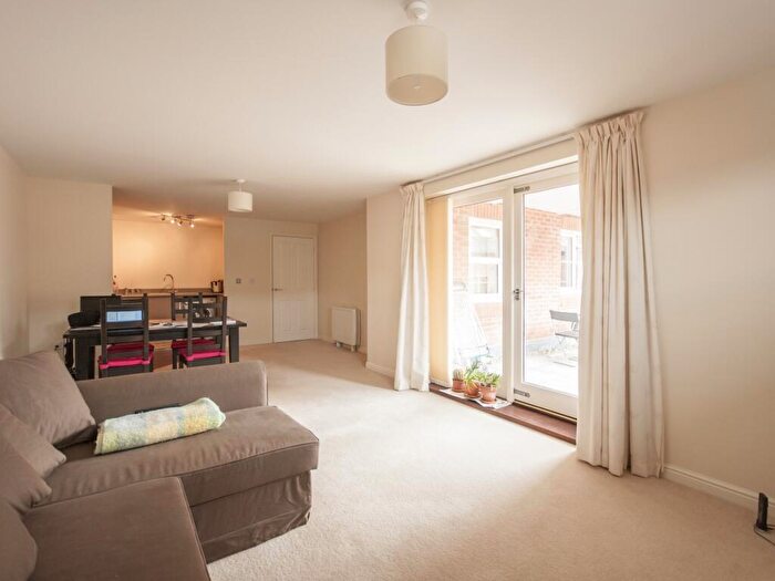 2 Bedroom Apartment To Rent In Kings Walk, Wantage, OX12