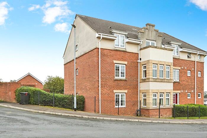 2 Bedroom Apartment For Sale In Hill End Crescent, Leeds, LS12