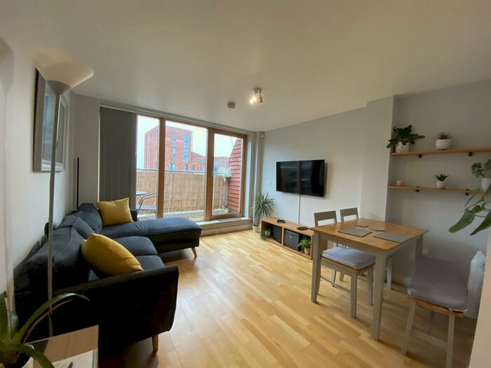 2 Bedroom Apartment To Rent In Northern Angel, Dyche Street, M4