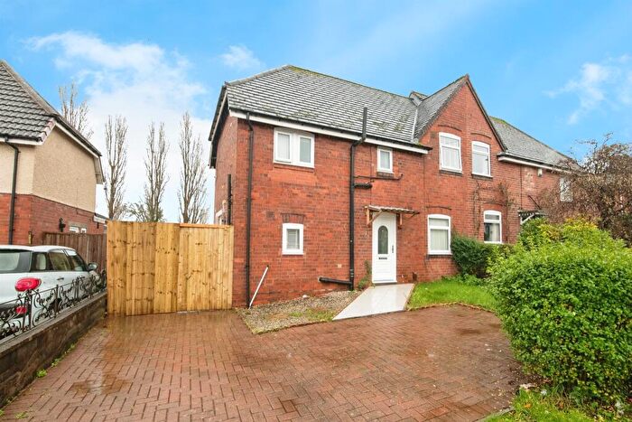 3 Bedroom Semi Detached House For Sale In Queens Road., Smethwick, B67