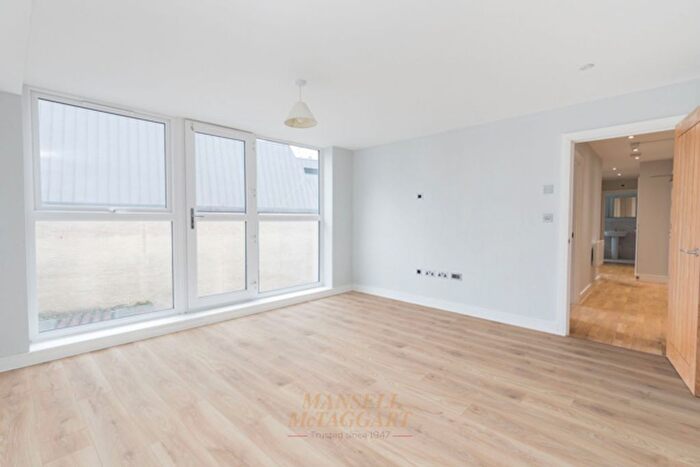 2 Bedroom Flat For Sale In Christopher Road, East Grinstead, RH19