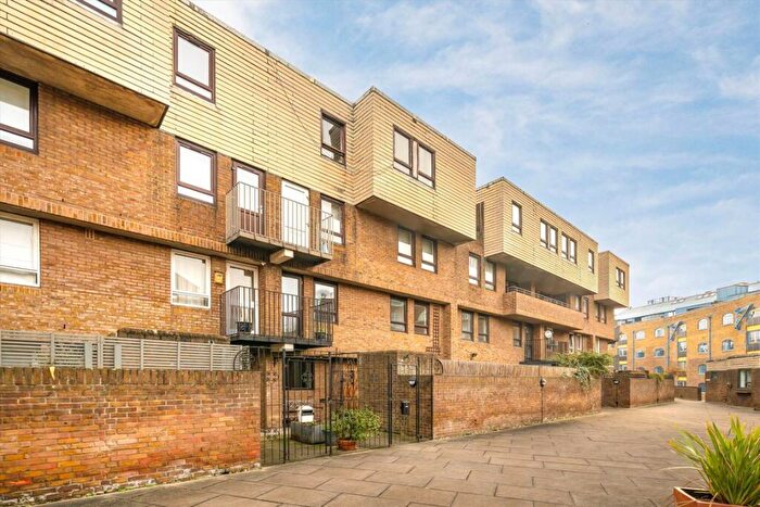 3 Bedroom House To Rent In St. Katharines Way, Wapping, E1W