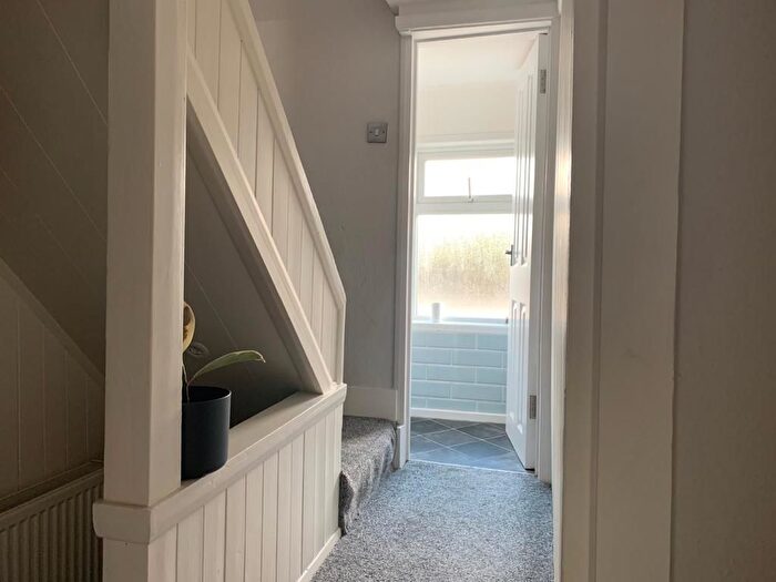 2 Bedroom Flat For Sale In Ferndale Road, London, SW9