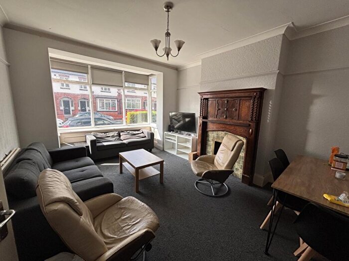 5 Bedroom House To Rent In Estcourt Avenue, Leeds, LS6