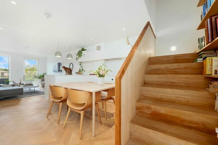 2 Bedroom Flat To Rent In Anderson Square, London, E3