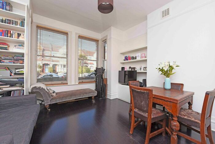 2 Bedroom Flat To Rent In Gleneagle Road, London, SW16