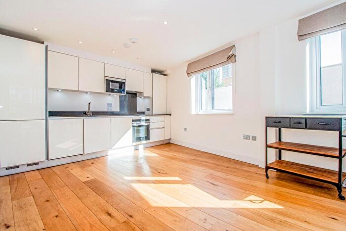2 Bedroom Apartment To Rent In Cavell Street, London, E1