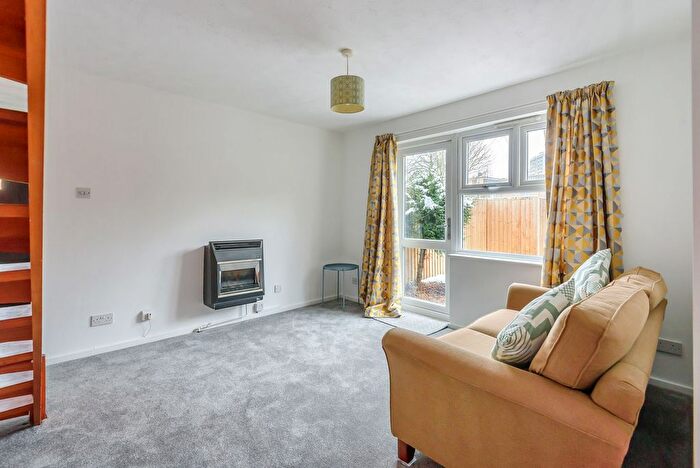1 Bedroom Semi-Detached House To Rent In St. Pauls Terrace, London, SE17