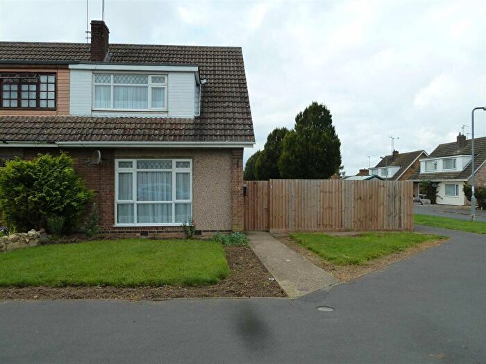3 Bedroom Semi-Detached House To Rent In Kettering, NN15