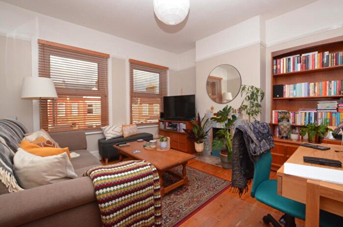 3 Bedroom Maisonette To Rent In Holdenby Road Brockley, SE4