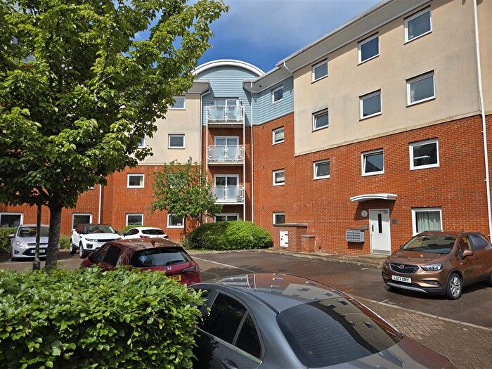 2 Bedroom Flat For Sale In Burrage Road, Redhill, RH1