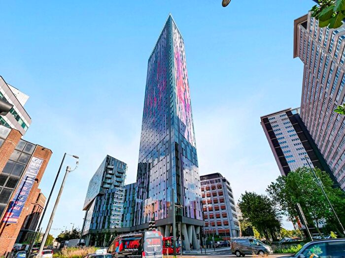 3 Bedroom Flat To Rent In Pinnacle Apartments, Saffron Central Square, Croydon, CR0