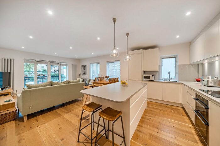 2 Bedroom Flat For Sale In Millennium Square, London, SE1