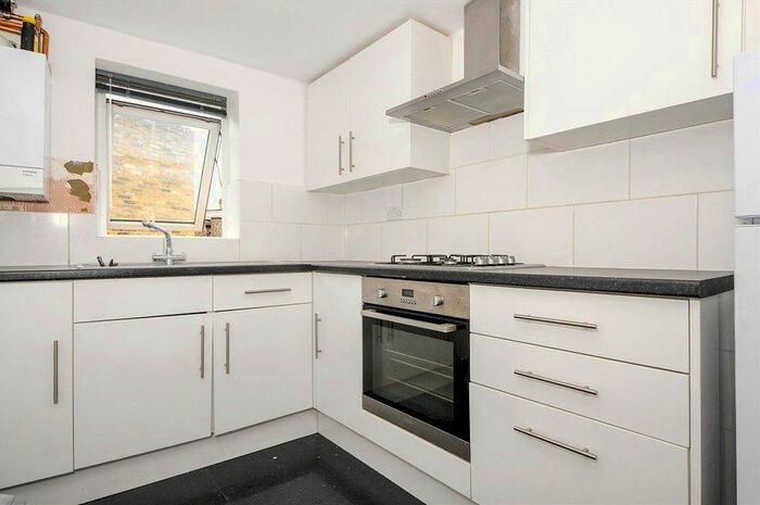 3 Bedroom Flat To Rent In Lyndhurst Grove, London, SE15