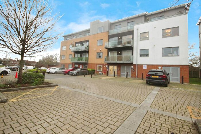 3 Bedroom Apartment To Rent In Talbot Close, Mitcham, CR4