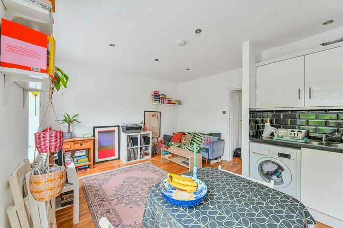 1 Bedroom Flat To Rent In Lordship Lane, East Dulwich, London, SE22