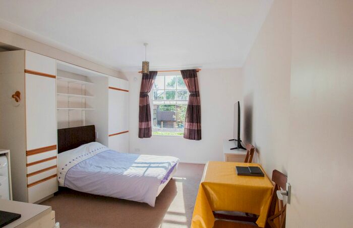 Studio To Rent In Culmington Road, London, W13