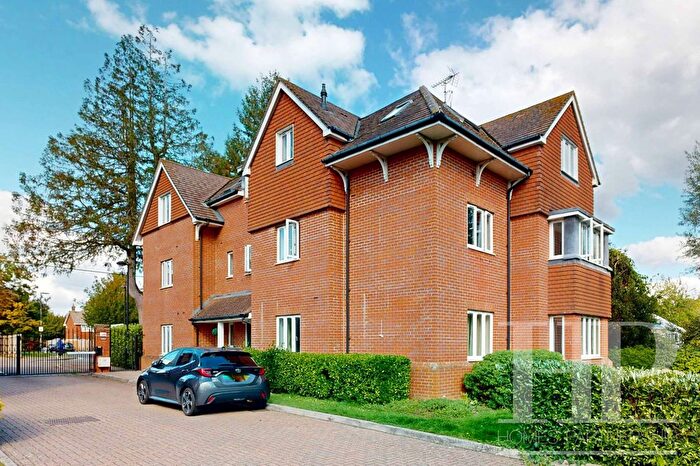 2 Bedroom Flat To Rent In Argyll Court, Crawley, RH11