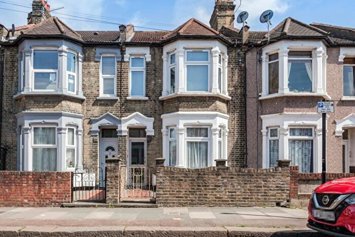 2 Bedroom Flat To Rent In Little Ilford Lane, E12