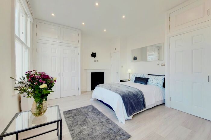 Studio To Rent In Hogarth Road, London, SW5