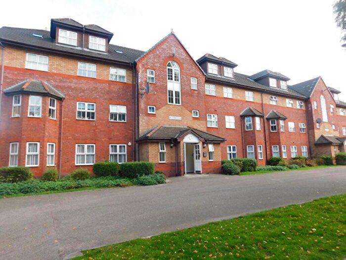 2 Bedroom Apartment To Rent In Silverwing House, The Spinnakers, L19