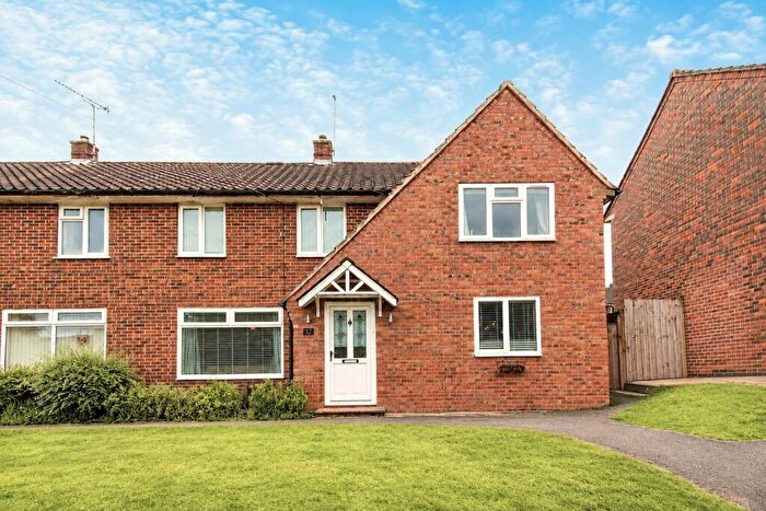 4 Bedroom End Of Terrace House For Sale In Oakley Road, Bordon, Hampshire, Hampshire, GU35