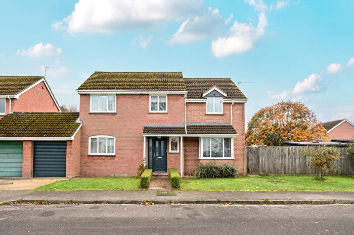 4 Bedroom Link Detached House For Sale In Swan Meadow, Pewsey, SN9