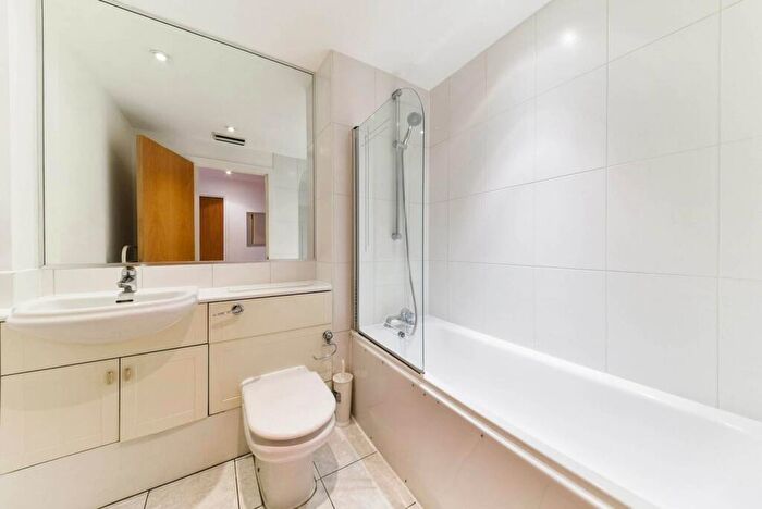 1 Bedroom Flat To Rent In Mansell Street, Tower Hill, London, E1