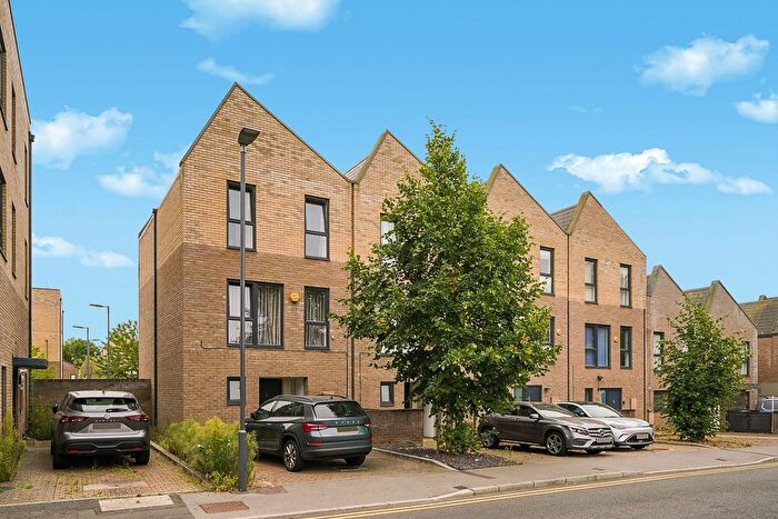 3 Bedroom Town House For Sale In Rayners Lane, Harrow, HA2
