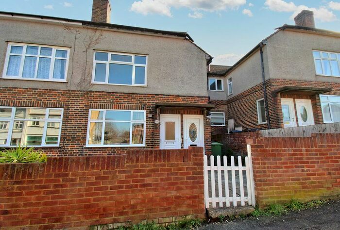 2 Bedroom Maisonette To Rent In Chiltern Drive, Berrylands, Surbiton, KT5