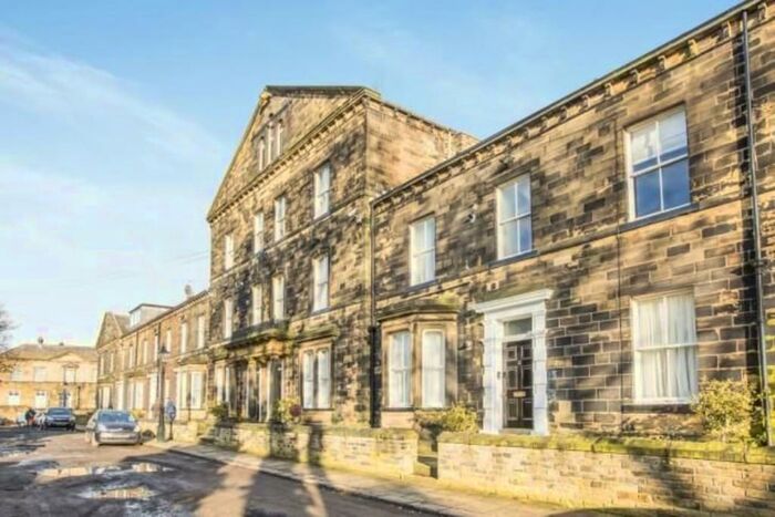 1 Bedroom Apartment To Rent In Flat In - Balmoral Place, Halifax, HX1