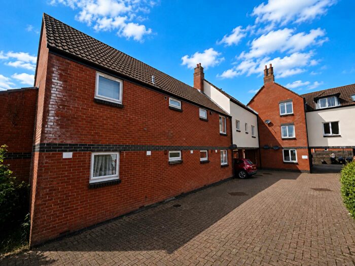 2 Bedroom Apartment For Sale In Rochelle Court, Market Lavington, SN10
