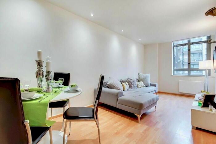 1 Bedroom Flat To Rent In City Road, Old Street, London, EC1V