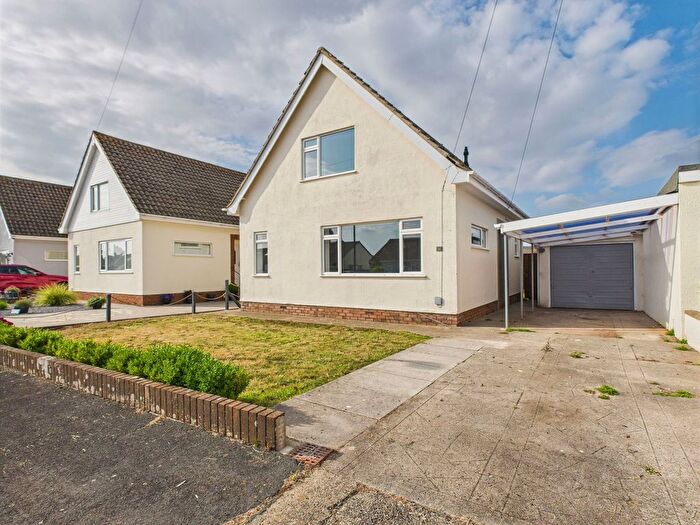 2 Bedroom Detached House For Sale In Duchy Park, Preston, Paignton, TQ3