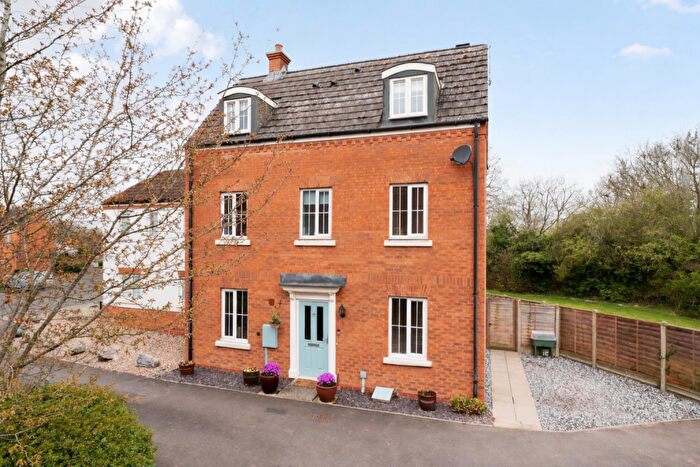 3 Bedroom Town House For Sale In Berrybanks, Rugby, CV22