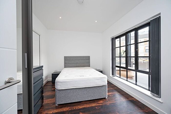 3 Bedroom Flat To Rent In Treadwell Walk, Bow, London, E3