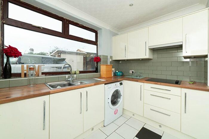 3 Bedroom Semi-Detached House For Sale In Whinney Lane, Ollerton, NG22