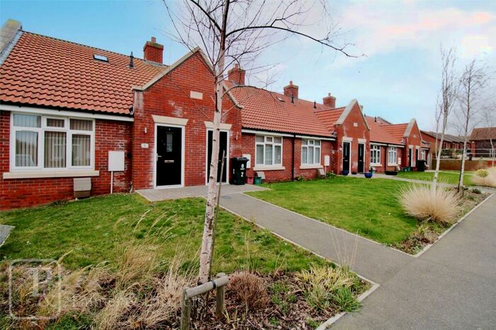 1 Bedroom Bungalow For Sale In Luff Way, Walton On The Naze, Essex, CO14