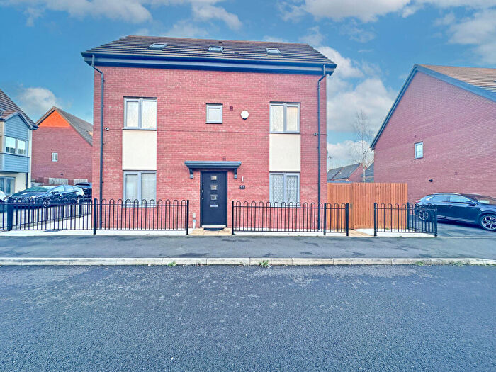 4 Bedroom Semi Detached House For Sale In Thursfield Road, Tipton, DY4