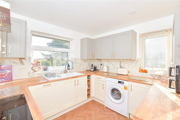 2 Bedroom Flat For Sale In Jarvis Road, Arundel, West Sussex, BN18